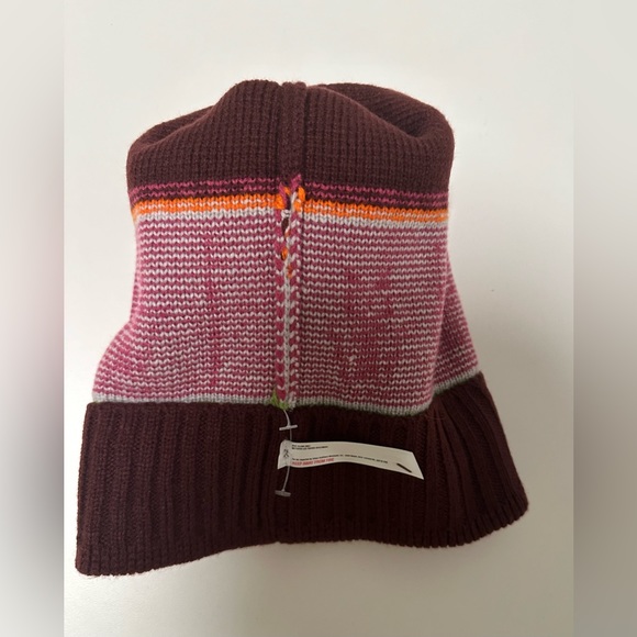 NWT Unbranded Beanie One Size Colorful Pom Pom Sharpie Mark on Label - Picture 5 of 10